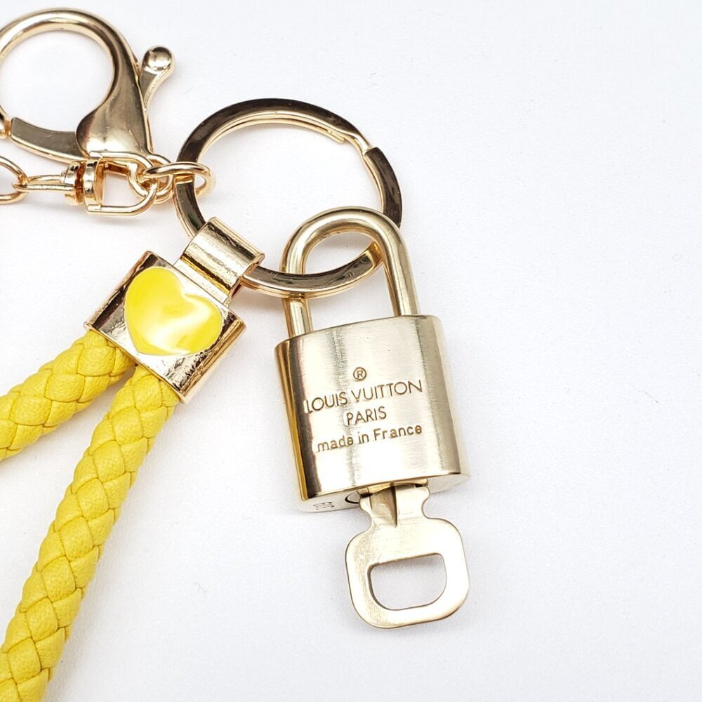 Authentic Louis Vuitton Gold Padlock 🔒 Key Set w/ Unbranded Elephant Bag Charm - Picture 4 of 8